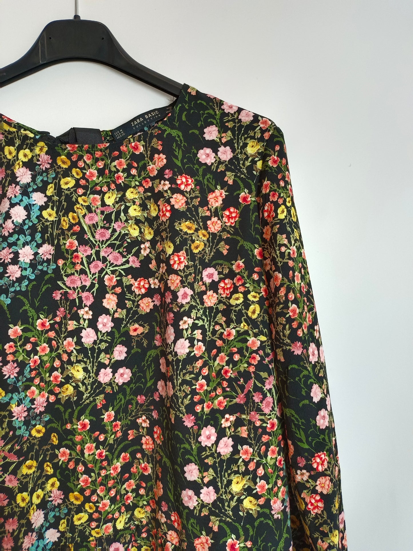 ZARA. Mono negro flores T.m