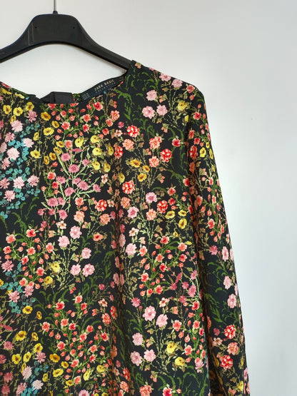 ZARA. Mono negro flores T.m