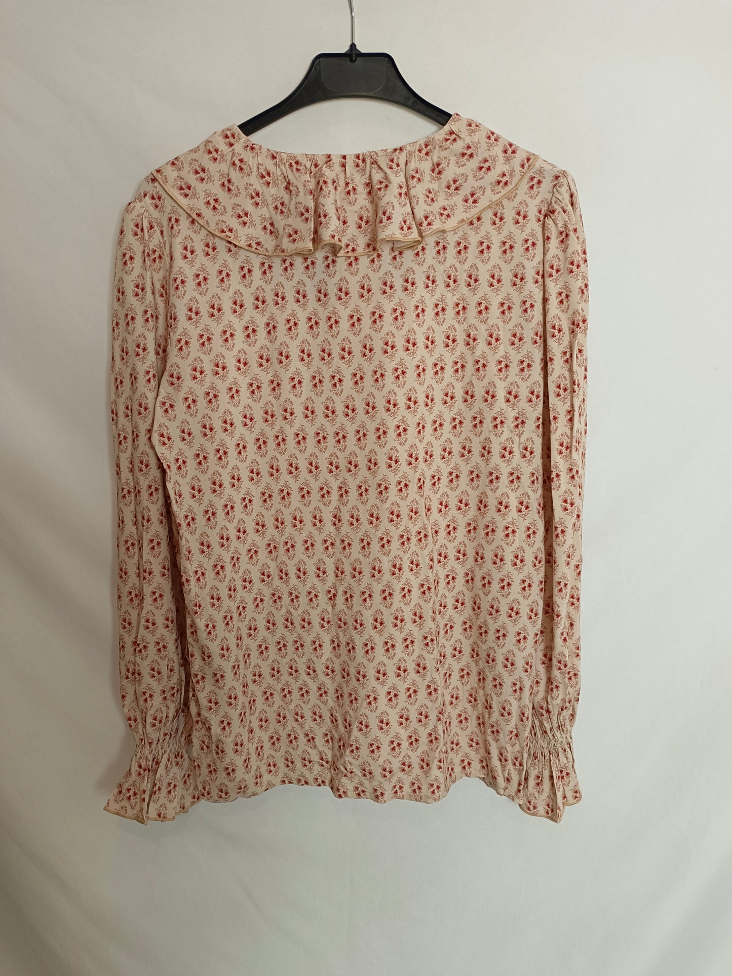 ELEPHANTINE. Beige floral Ts blouse