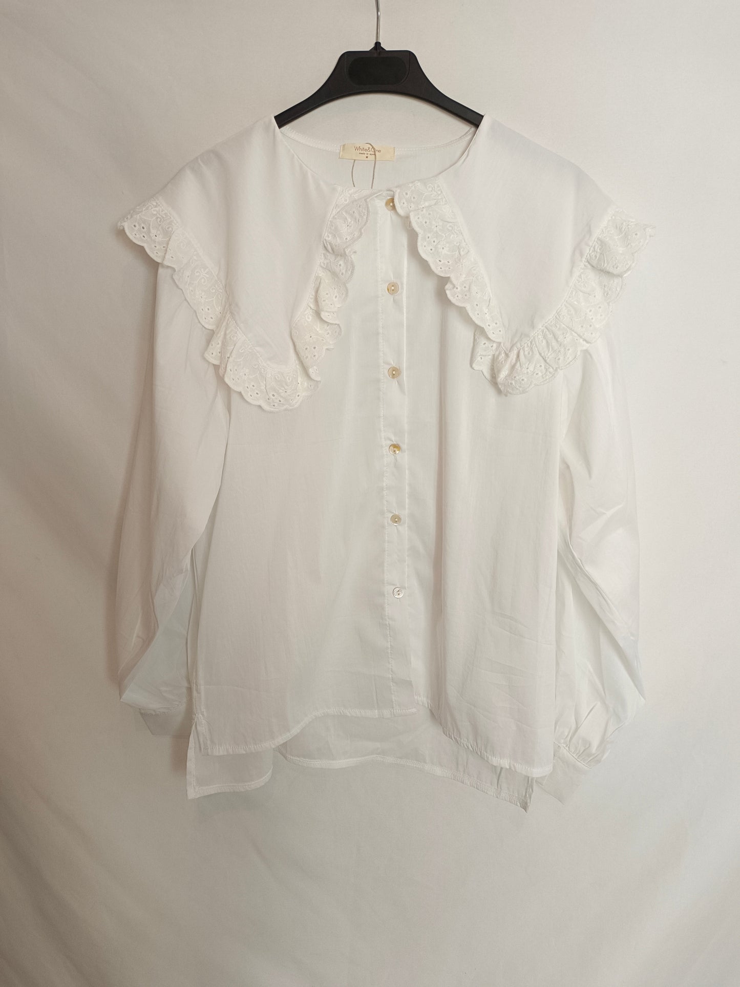 WHITE&amp;ONE. White blouse with baby collar Your (s/m)