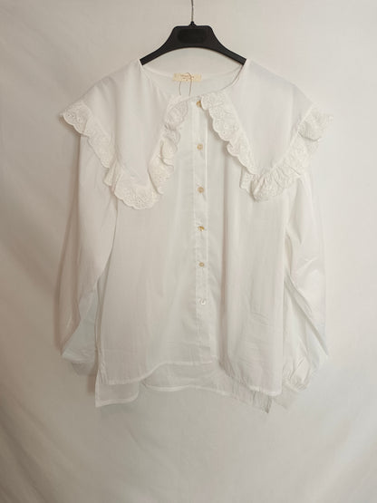 WHITE&amp;ONE. White blouse with baby collar Your (s/m)