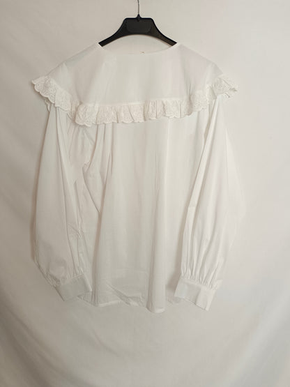 WHITE&amp;ONE. White blouse with baby collar Your (s/m)