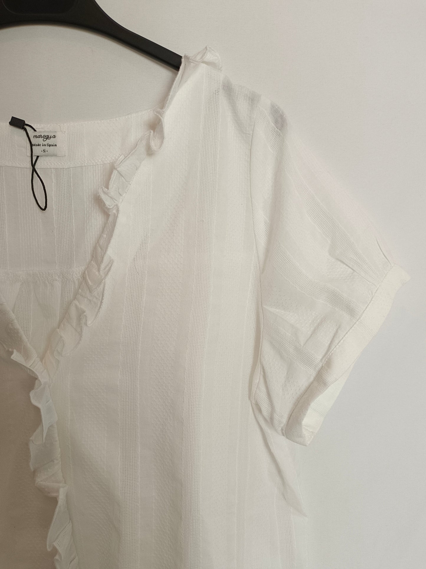 MAROGUA. White short-sleeved blouse Ts