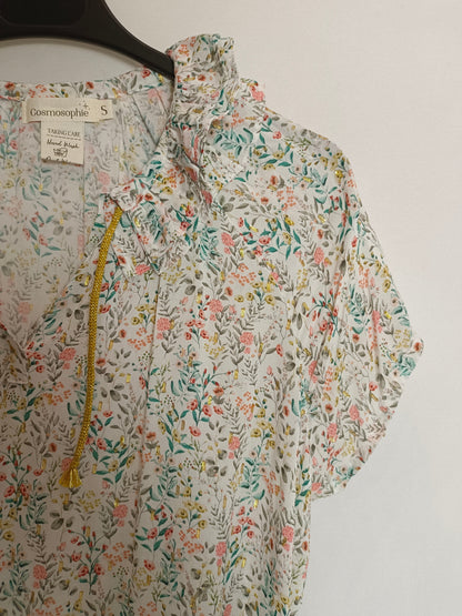 COSMOSOPHINE. Blusa blanca florecitas T.s