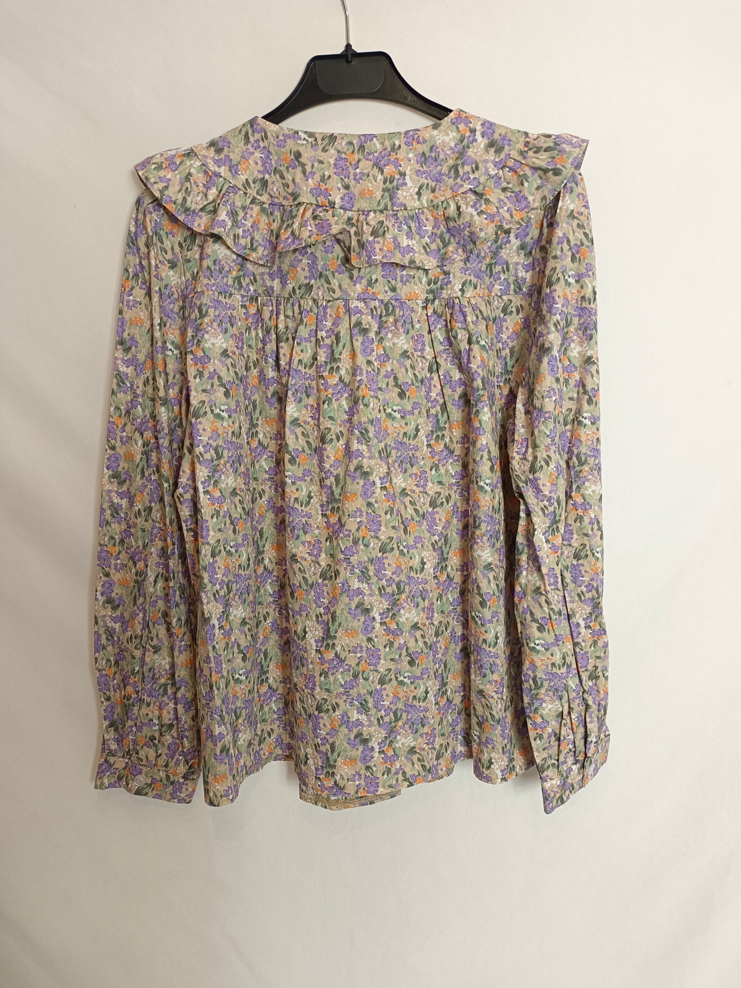 LAMAGLIETTA. Tm beige floral blouse