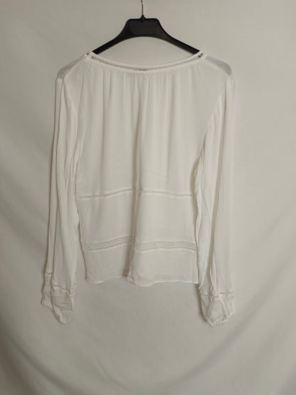 MANGO. Blusa blanca detalles troquelados T.S