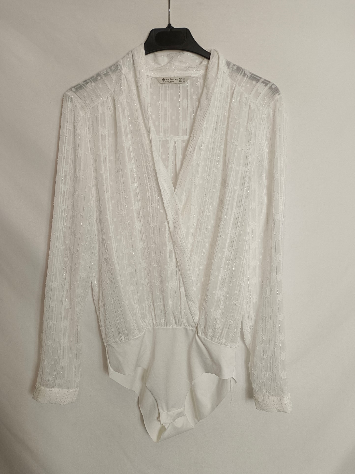 STRADIVARIUS. Body blanco plumeti T.S