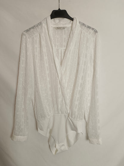 STRADIVARIUS. Body blanco plumeti T.S