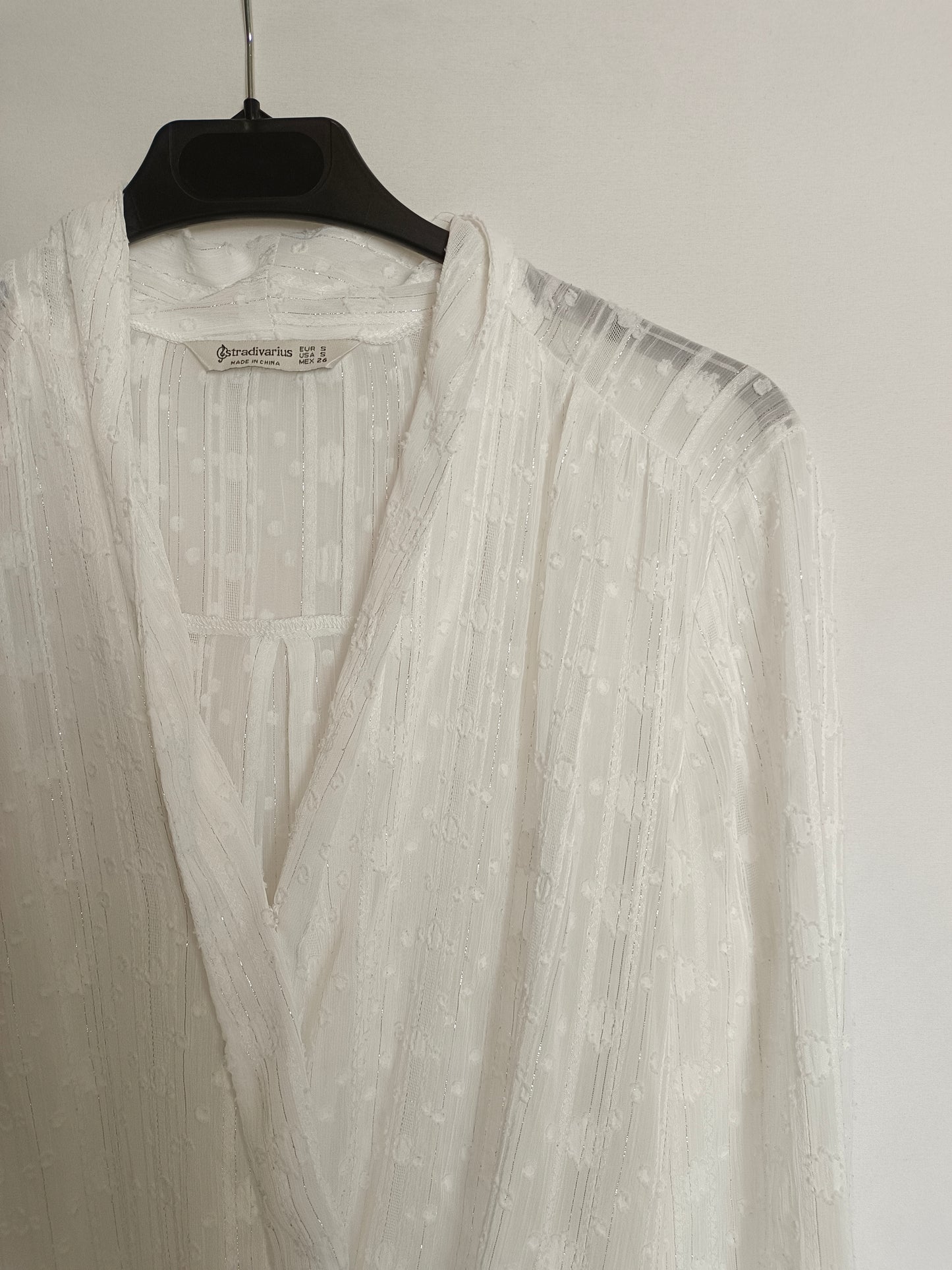 STRADIVARIUS. Body blanco plumeti T.S