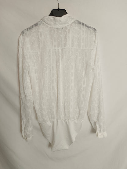 STRADIVARIUS. Body blanco plumeti T.S