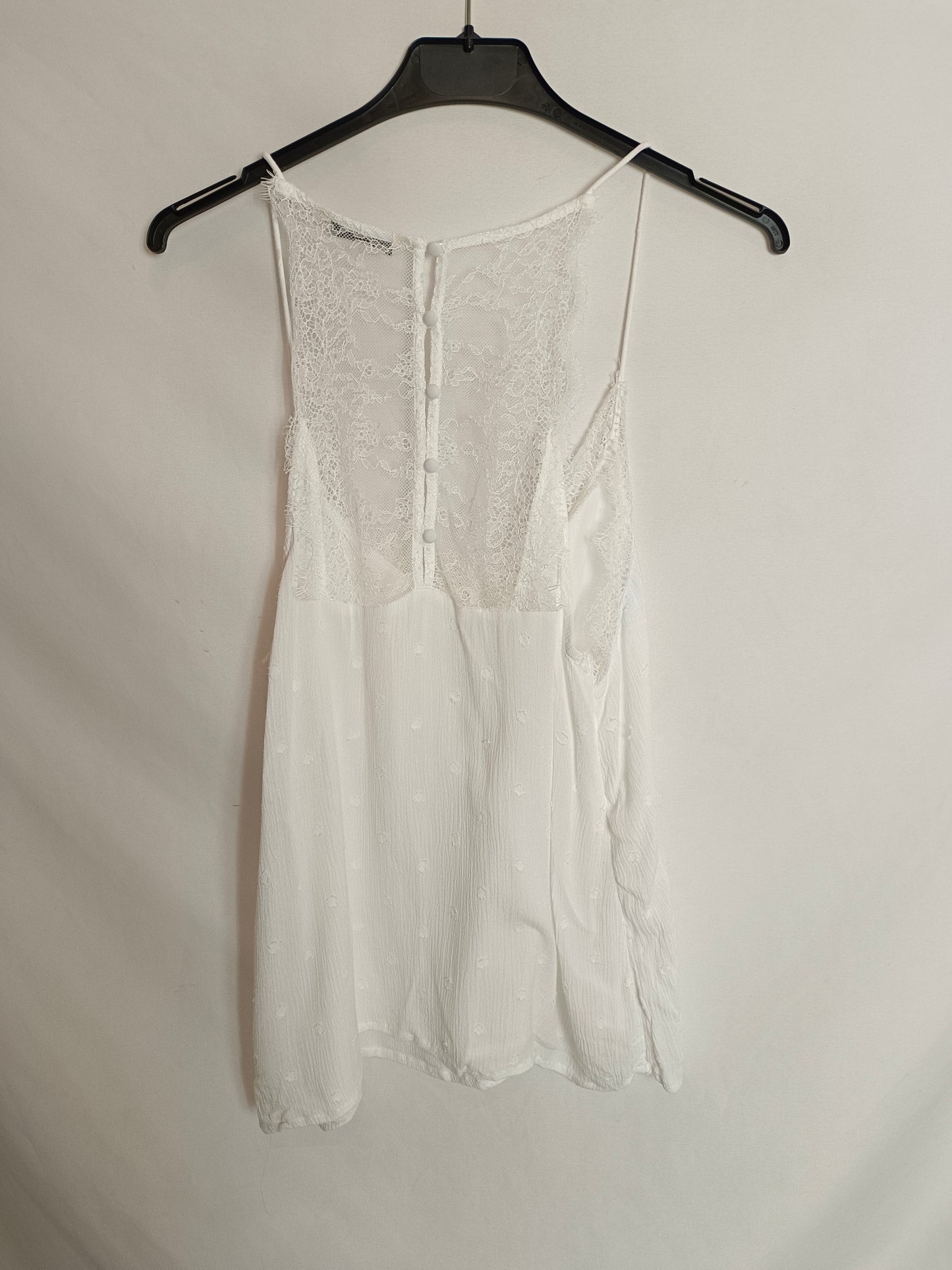 STRADIVARIUS.Top lencero blanco encaje y plumeti T.M