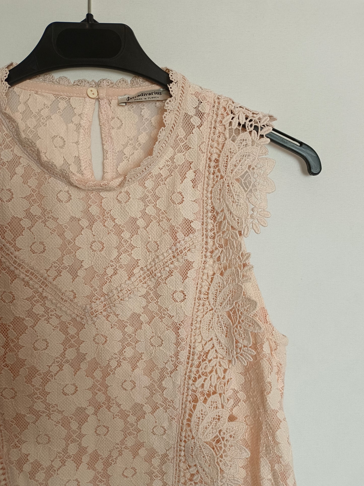 STRADIVARIUS. Top rosa claro encaje T.S