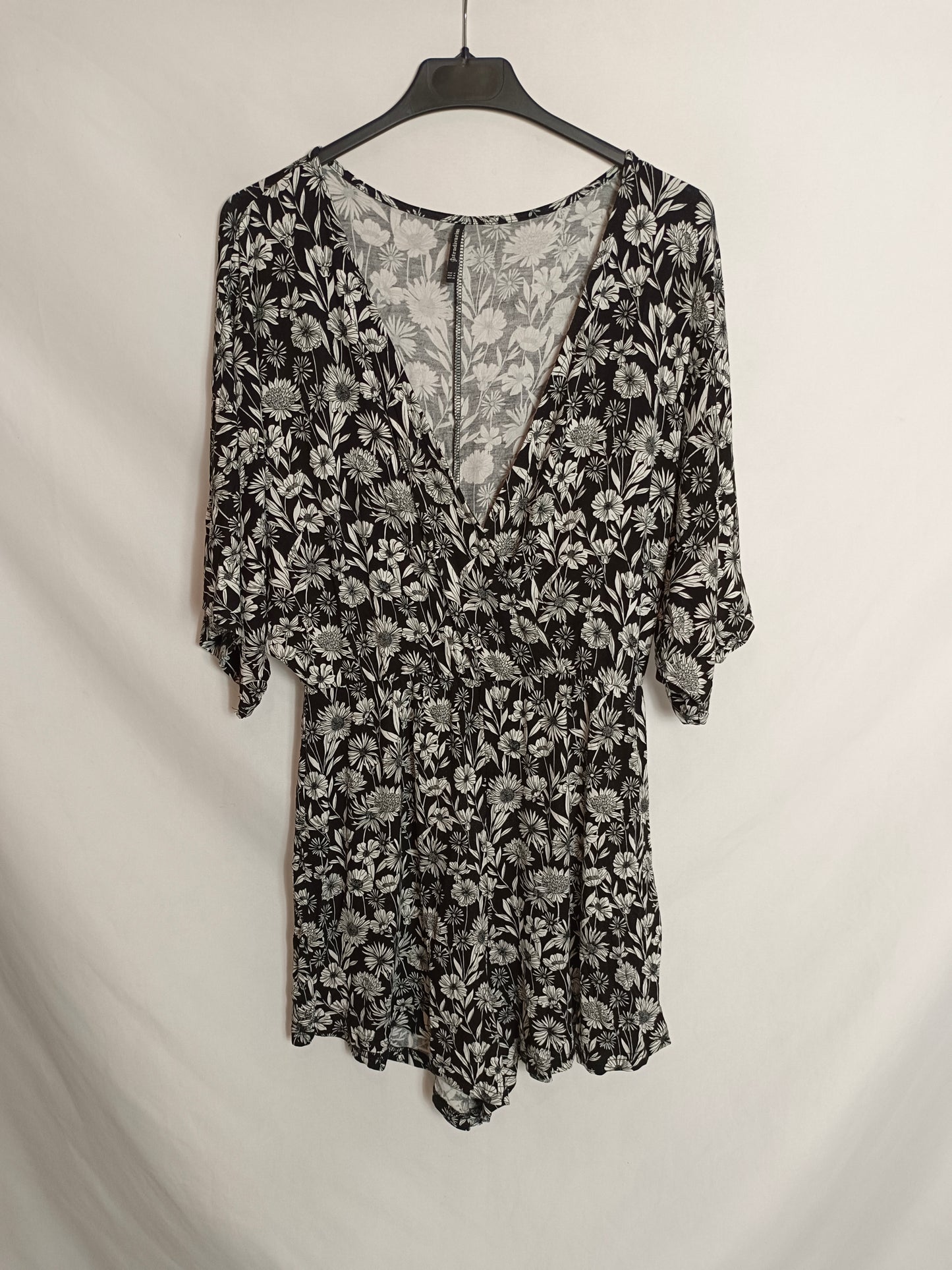 STRADIVARIUS. Black jumpsuit with white print.TM