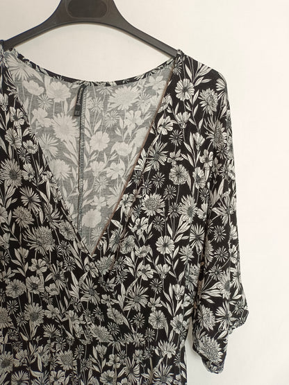 STRADIVARIUS. Black jumpsuit with white print.TM