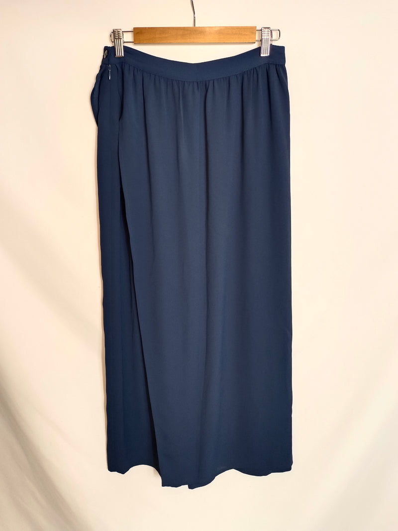 KINA FERNANDEZ. Falda pantalón azul marino. T 44 (M)