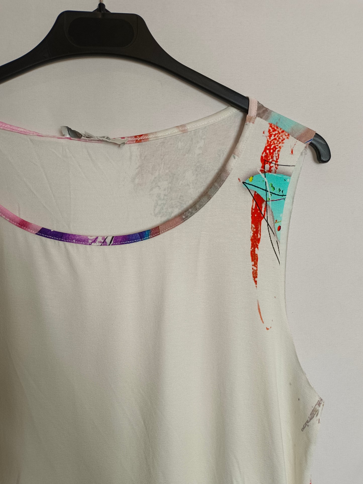 PLEASE. Flowing beige printed top. TM 