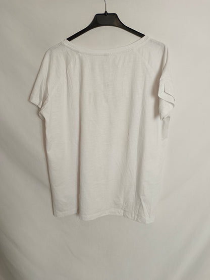BLENDSHE. White T-shirt with yellow logo. TL 
