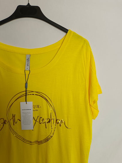 BLENDSHE. Camiseta amarilla fluida letras. T S