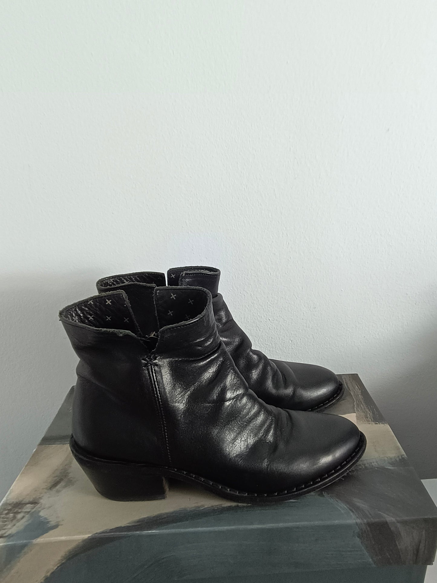 FIORENTINI BAKER. Botines negro piel T.37(tara)