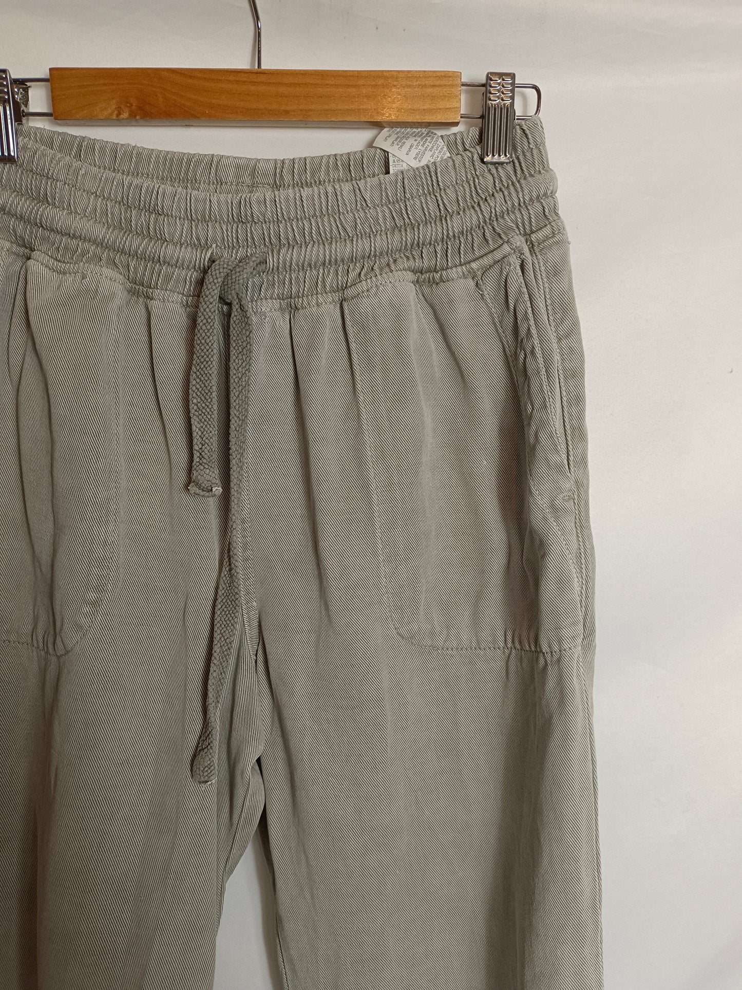 ZARA. Flowy distressed grey trousers Ts
