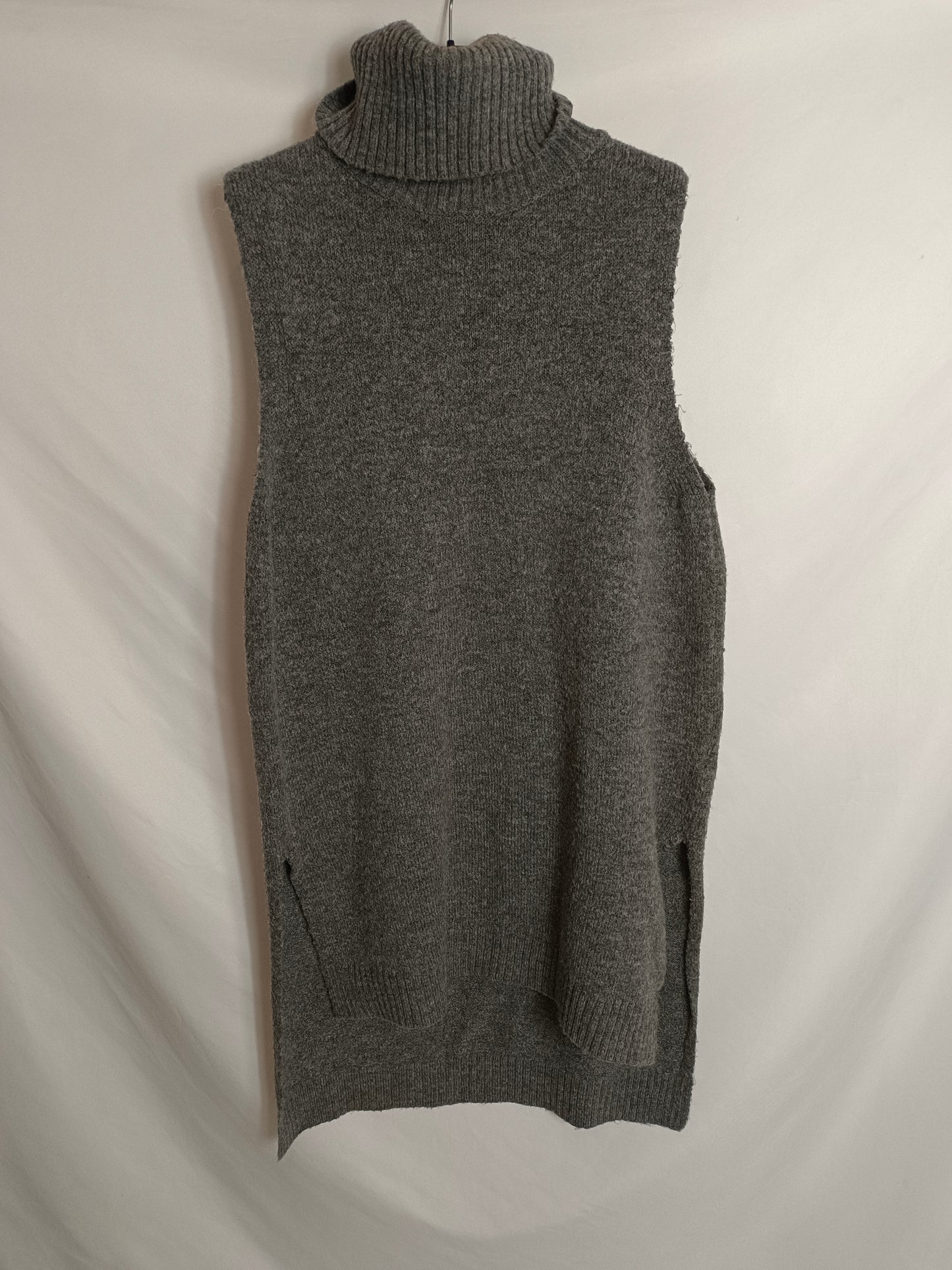 BERSHKA. Vestido punto gris T.s