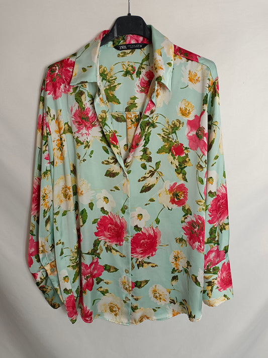 ZARA. Blusa azul flores T.M