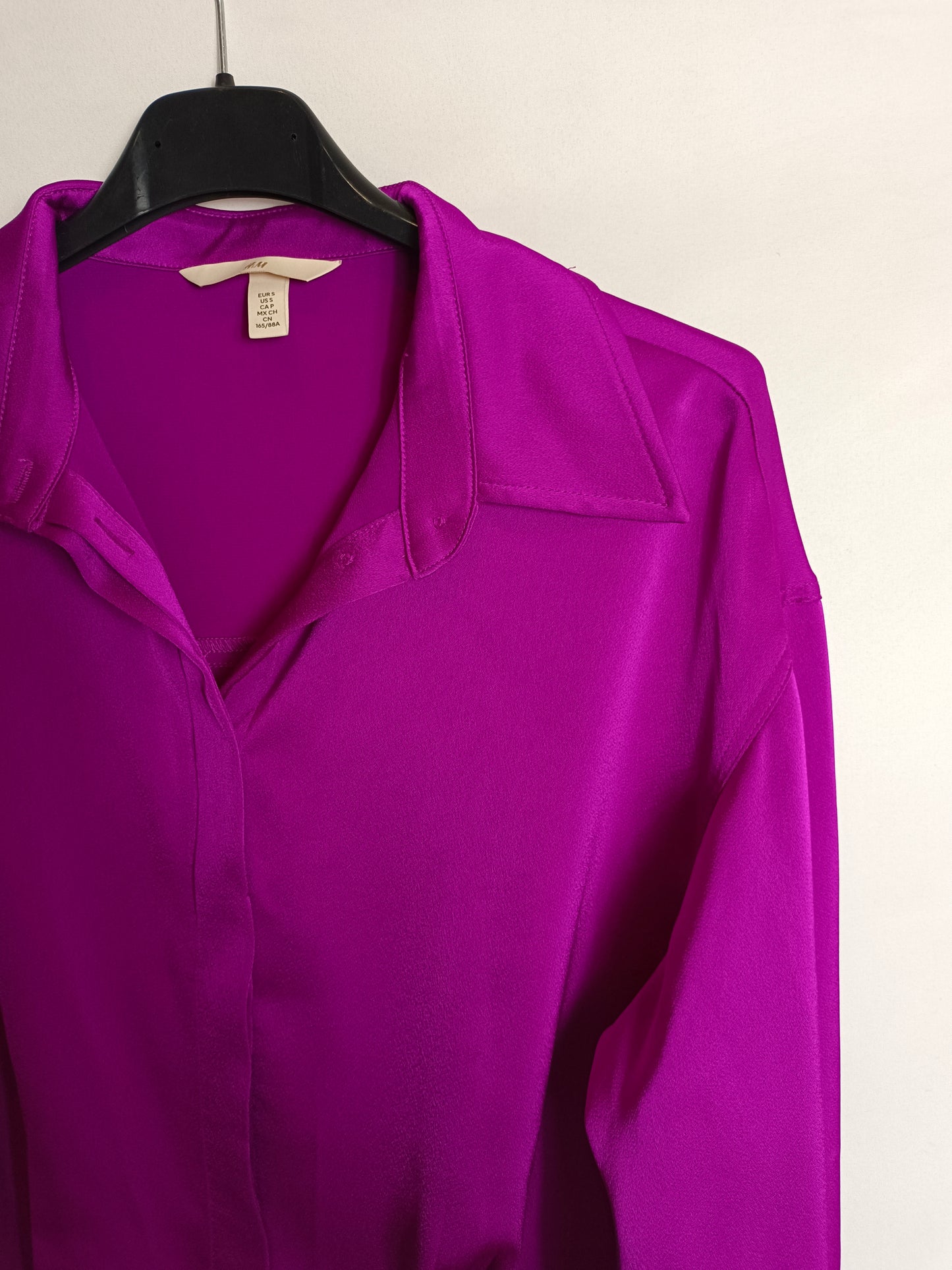 H&M. Vestido satinado buganvilla T.S