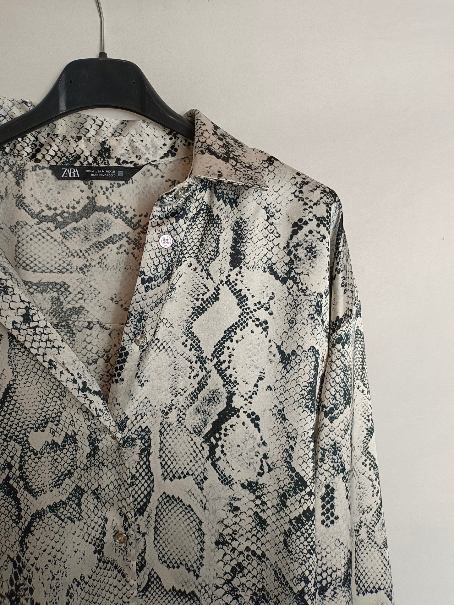 ZARA. Blusa fluida animal print T.M