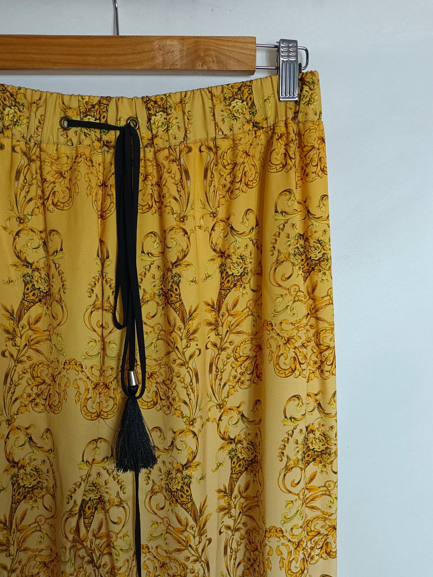 FOREVER UNIQUE. Pantalón fluido estampado T.38