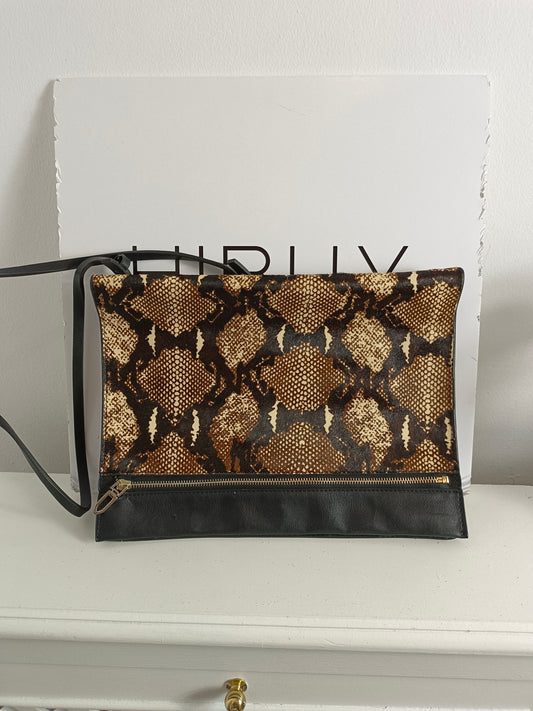 ZARA. Bolso piel print