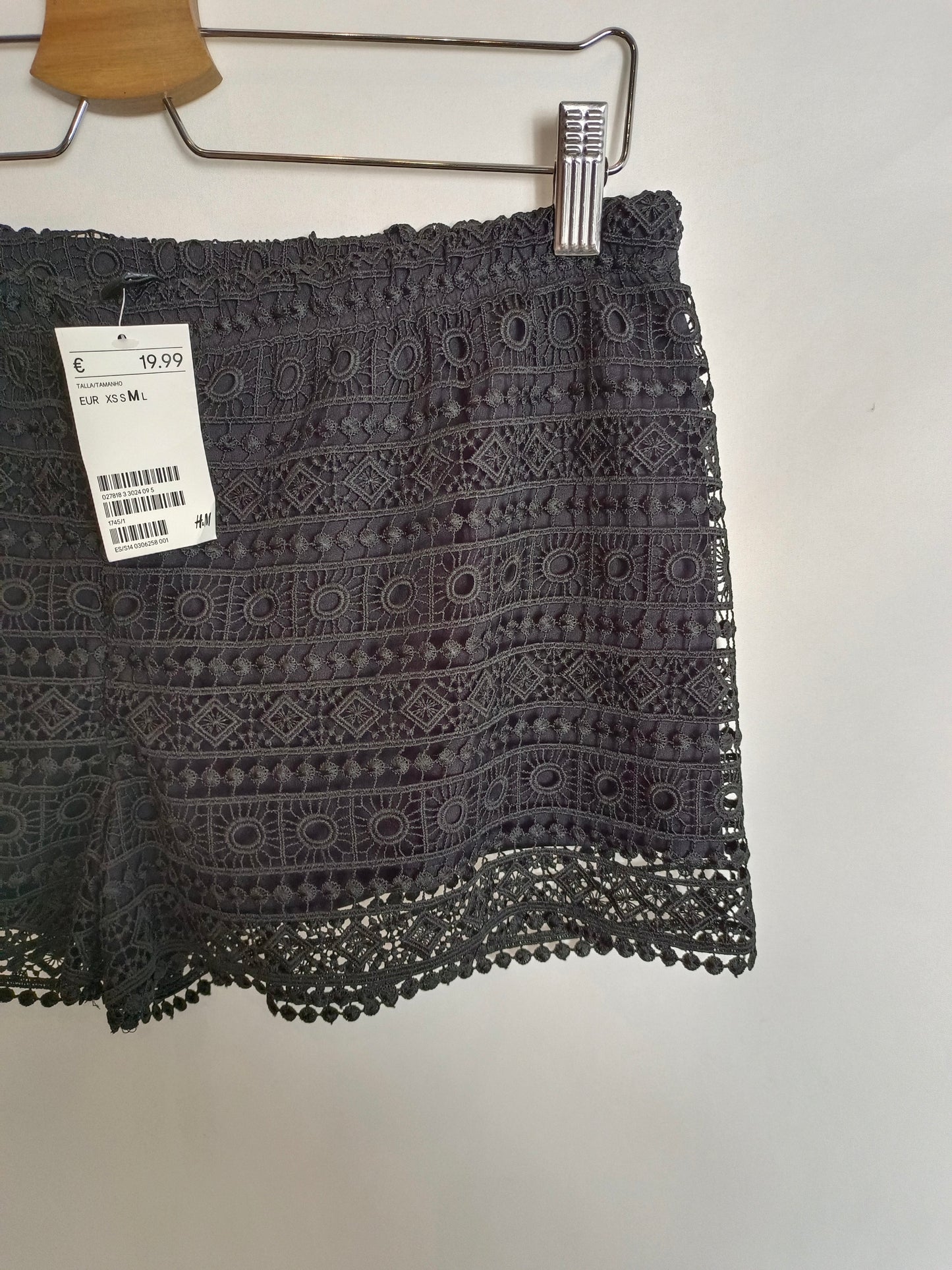H&M. Shorts negro encaje T.m