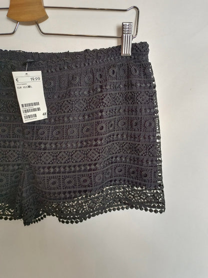 H&M. Shorts negro encaje T.m