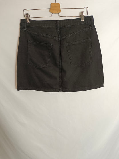 H&M. Falda denim negra T.42