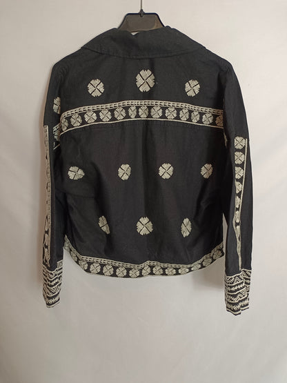 ZARA. Chaqueta/blusa negra bordada T.xs