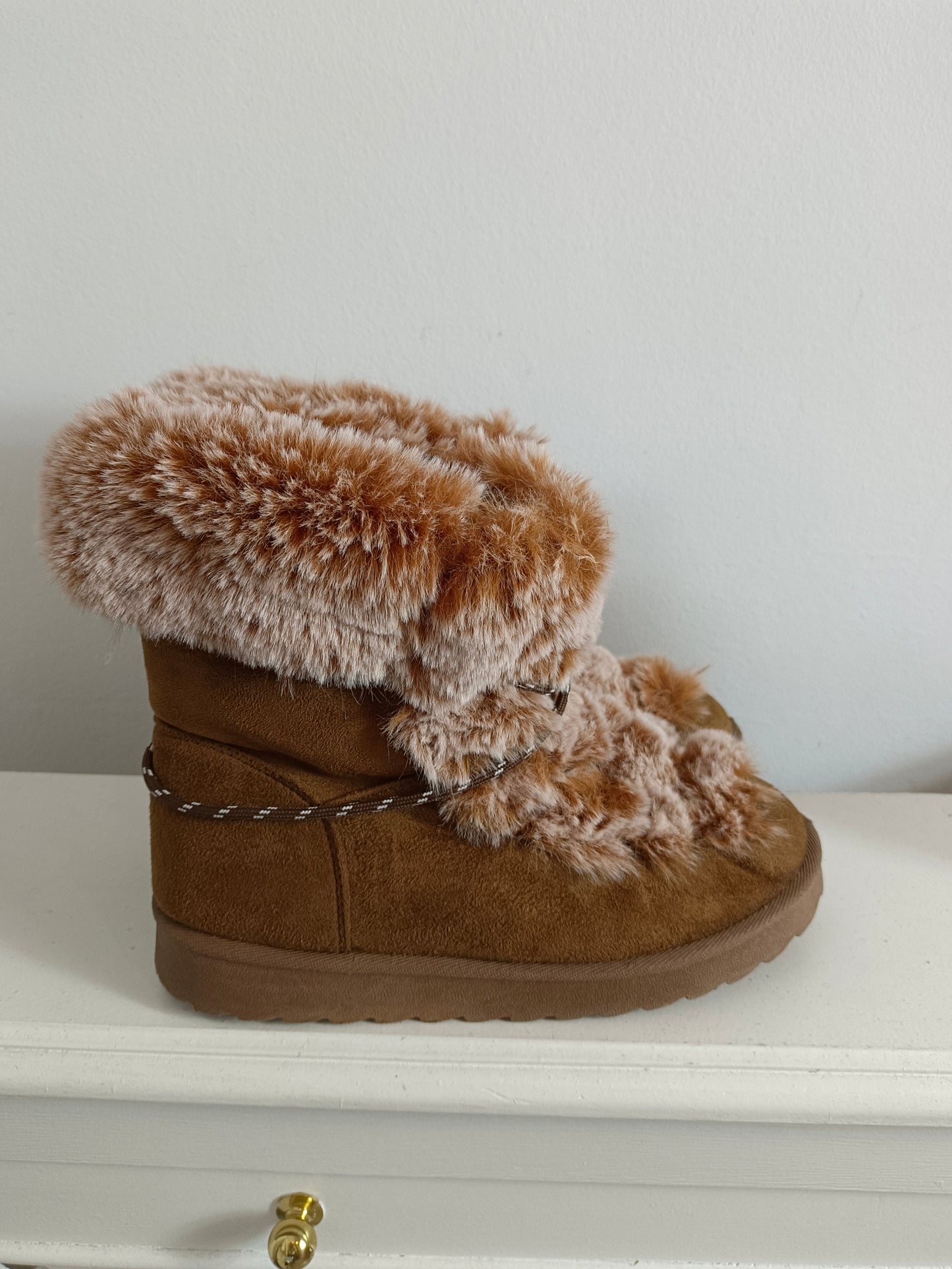 TEX. Camel fur boots size 38