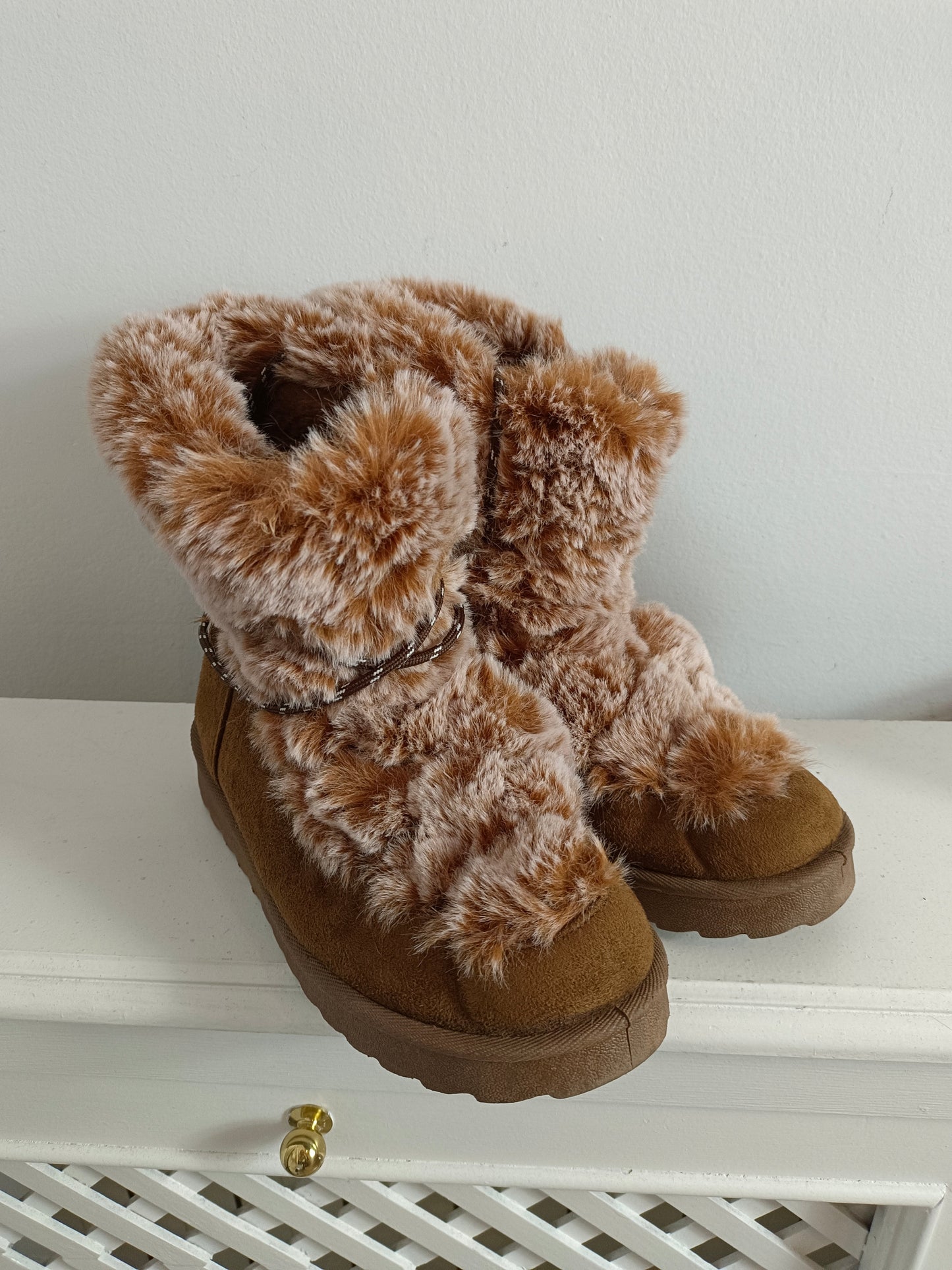 TEX. Camel fur boots size 38