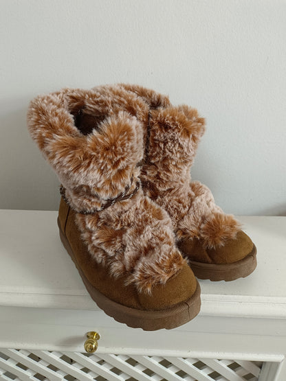 TEX. Camel fur boots size 38