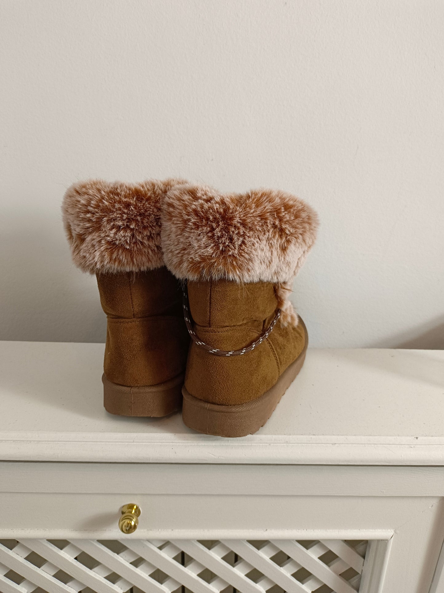 TEX. Camel fur boots size 38