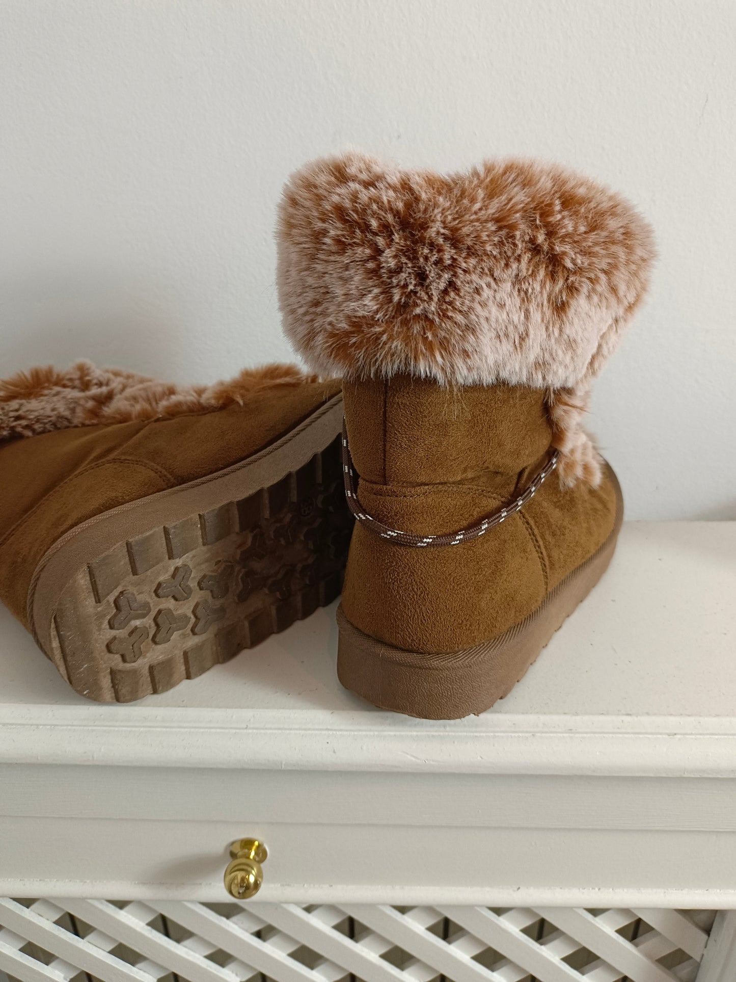 TEX. Camel fur boots size 38