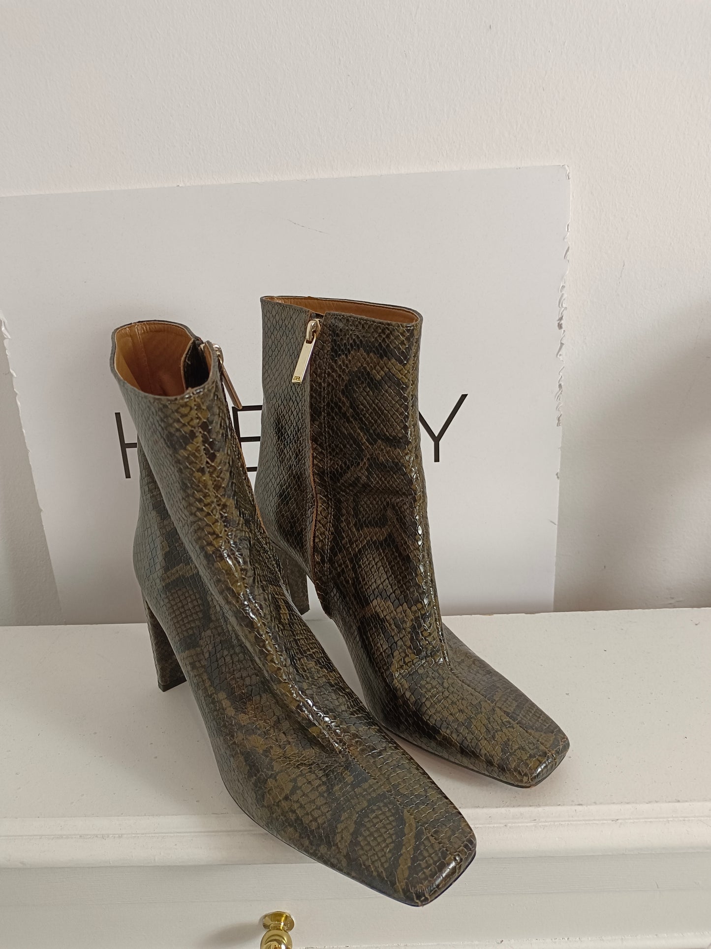 ZARA. Botines animal print  T.39