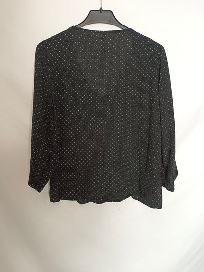 MANGO. Blusa negra lunares T.s