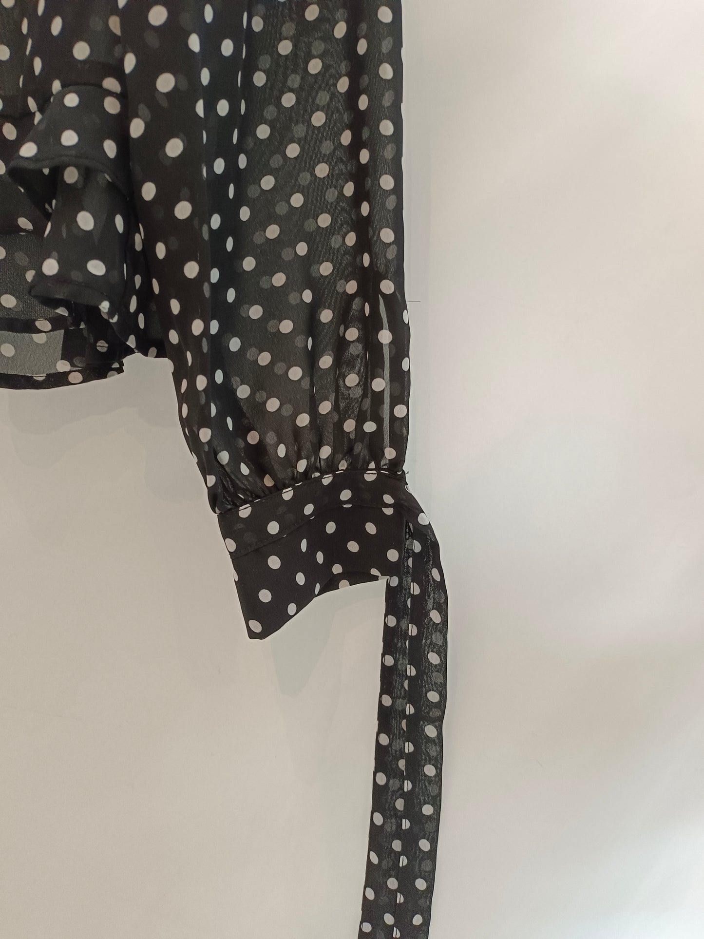 SFERA. Blusa negra lunares T.m