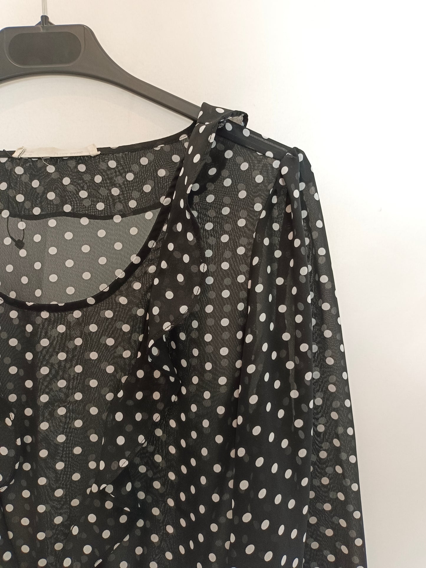 SFERA. Blusa negra lunares T.m