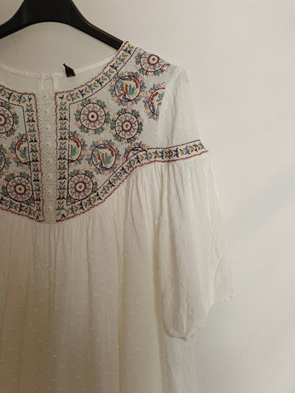 MORANGO. Vestido blanco plumeti bordado T.s