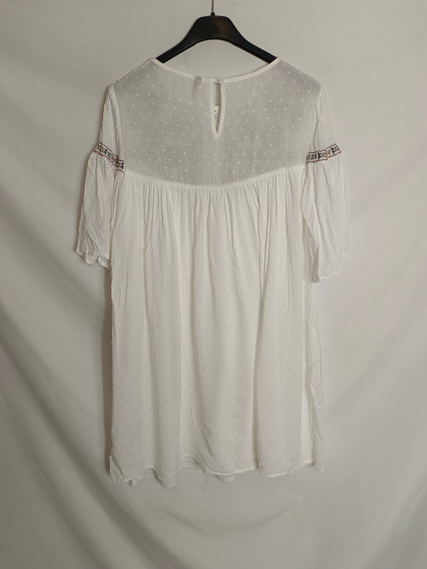 MORANGO. Vestido blanco plumeti bordado T.s