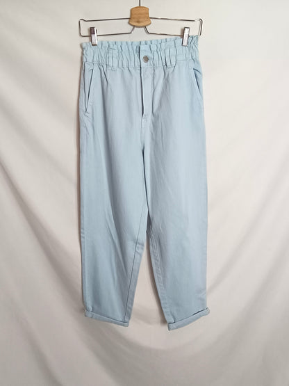 STRAVIDARIUS. Pantalón celeste slouchy T.m