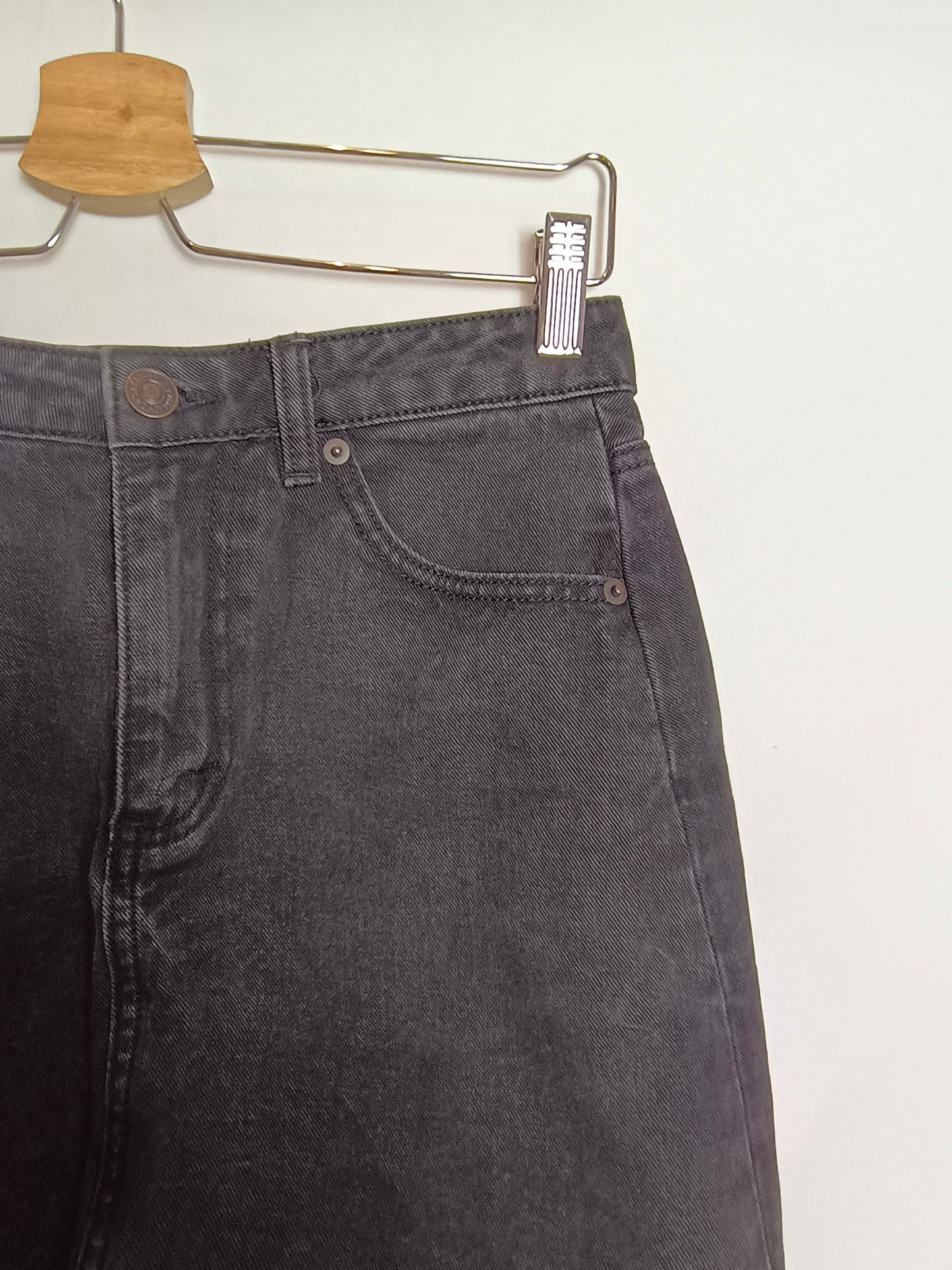 STRADIVARIUS. Black denim skirt T.36