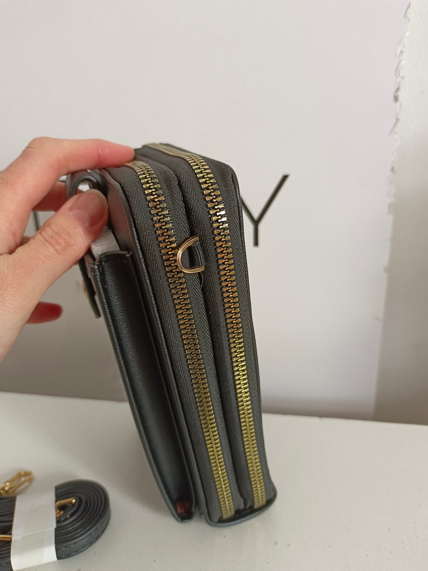 OTRAS. Bolso/cartera negras