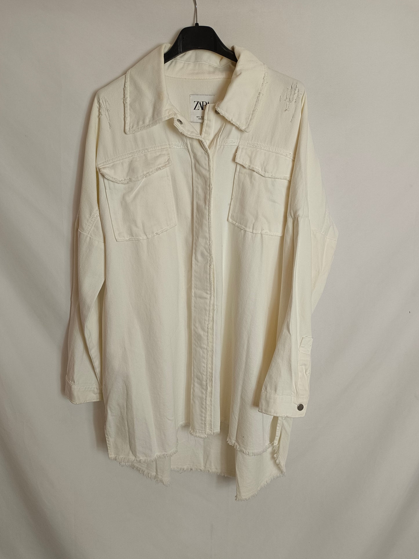 ZARA. Chaqueta denim ligera bolsillos T.s