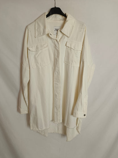 ZARA. Chaqueta denim ligera bolsillos T.s